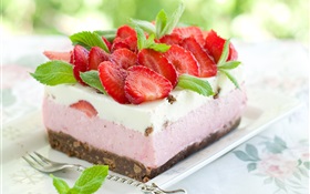 Delicious dessert, strawberry cake HD wallpaper