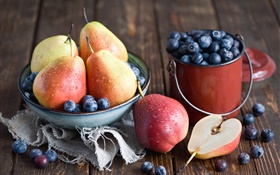 Pears with blackberries HD wallpaper