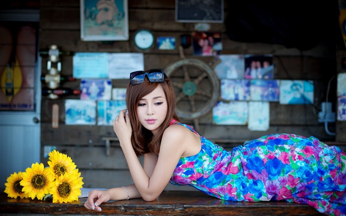 Pure lovely Asian girl Wallpapers Pictures Photos Images