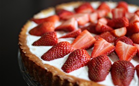 Strawberry cake close-up HD wallpaper
