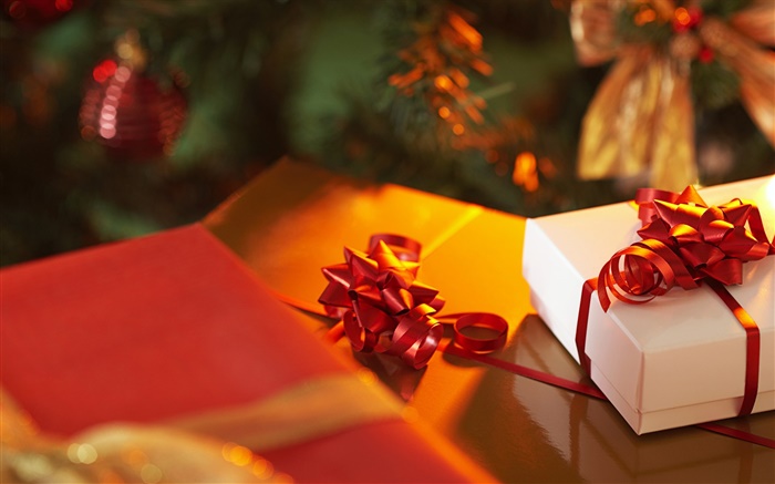 Warm Christmas gifts Wallpapers Pictures Photos Images