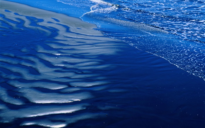 Beach, sea, blue water Wallpapers Pictures Photos Images