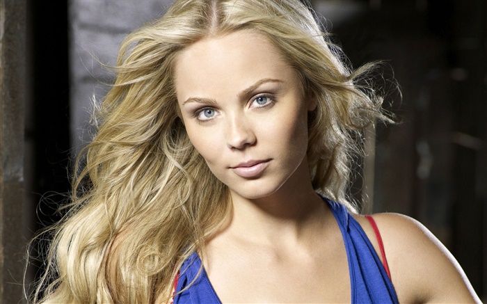Laura Vandervoort 04 Wallpapers Pictures Photos Images
