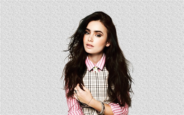 Lily Collins 01 Wallpapers Pictures Photos Images