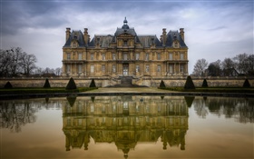 Maisons Laffitte hotel, France, pond, dusk HD wallpaper
