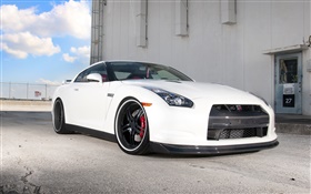 Nissan GTR R35 white car front view