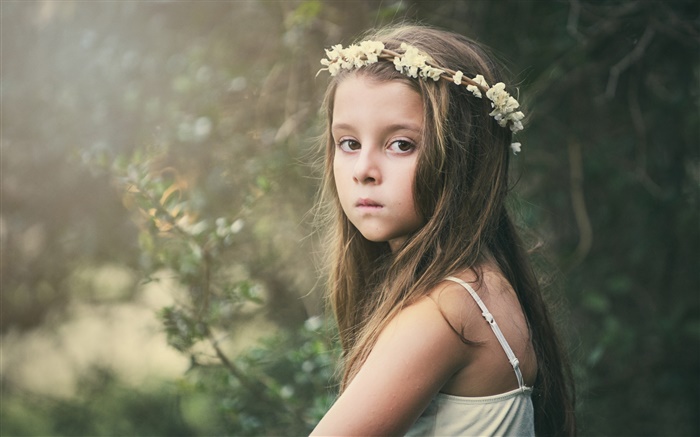 Cute little girl, sadness, child, wreath, flowers Wallpapers Pictures Photos Images