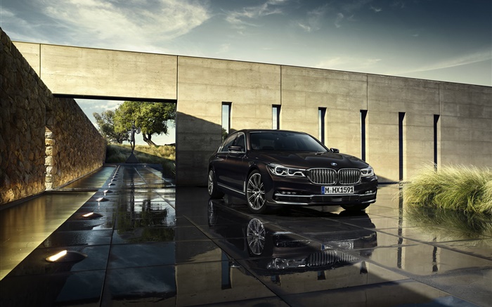 2015 BMW 750Li xDrive G12 car front view Wallpapers Pictures Photos Images