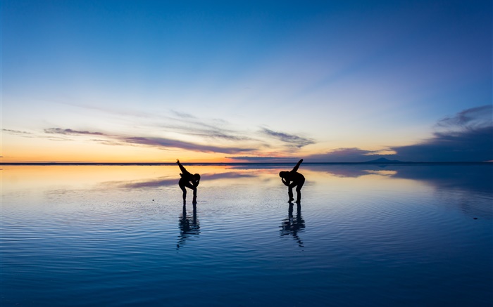 Beautiful nature, Uyuni Salt Lake, people dance, sunset, Japan Wallpapers Pictures Photos Images