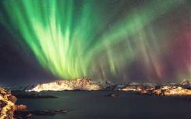 Beautiful night, northern lights, stars, sea, mountains HD wallpaper