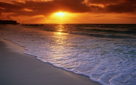 Beautiful sunset, sea, beach, clouds, red sky HD wallpaper
