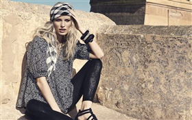 Blonde girl sit down, summer, hot HD wallpaper