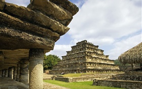 Building ruins, tourism HD wallpaper