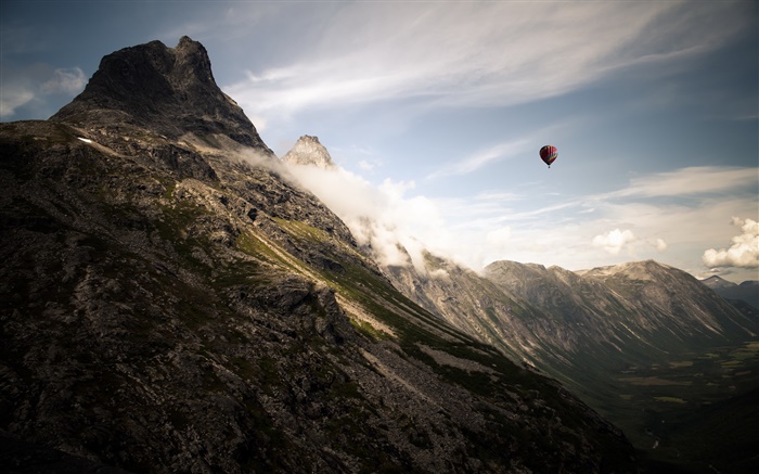 Mountains, clouds, hot air balloon Wallpapers Pictures Photos Images