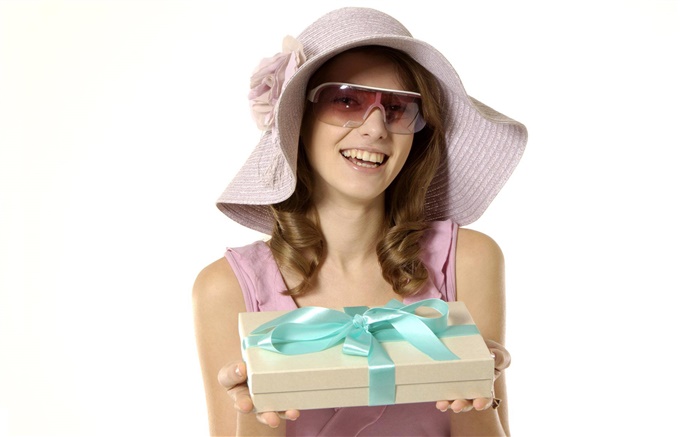 Smile girl, gift Wallpapers Pictures Photos Images