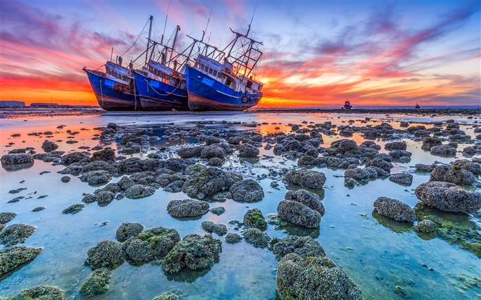 Ocean, sunset, ships, stranded, beach, clouds, red sky Wallpapers Pictures Photos Images