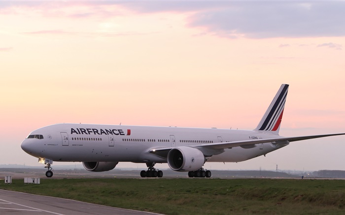 Boeing 777 passenger airliner, France Wallpapers Pictures Photos Images