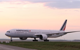 Boeing 777 passenger airliner, France HD wallpaper