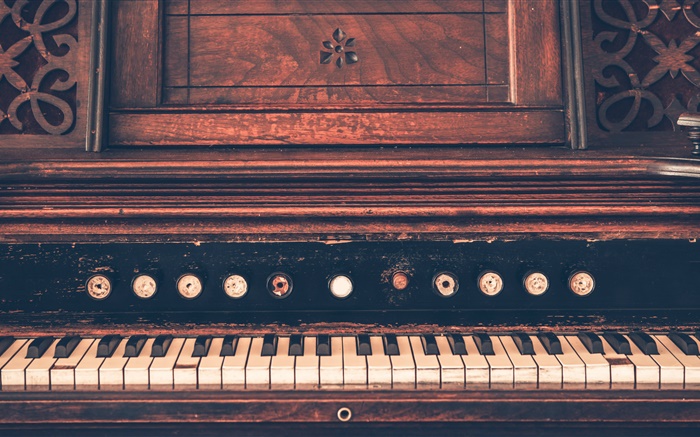 Old piano Wallpapers Pictures Photos Images