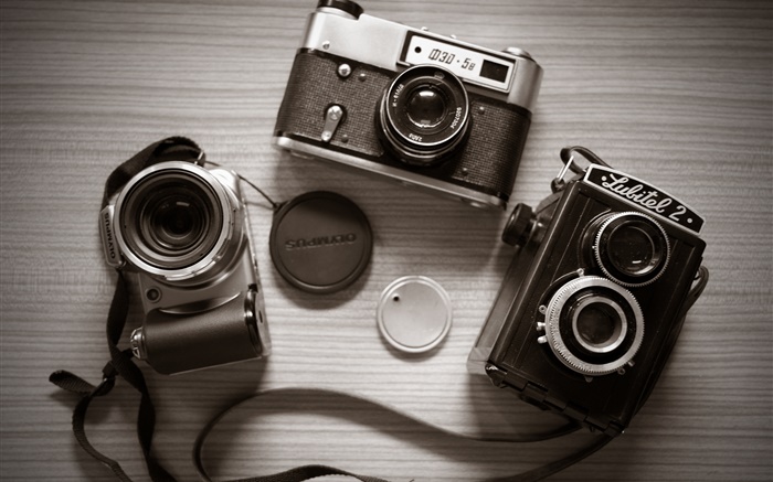 Three cameras Wallpapers Pictures Photos Images