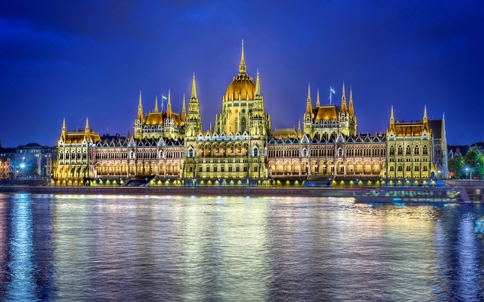 Parliament building, water reflection, lights, Budapest, Hungary Wallpapers Pictures Photos Images