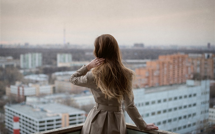 Blonde girl back view, city Wallpapers Pictures Photos Images